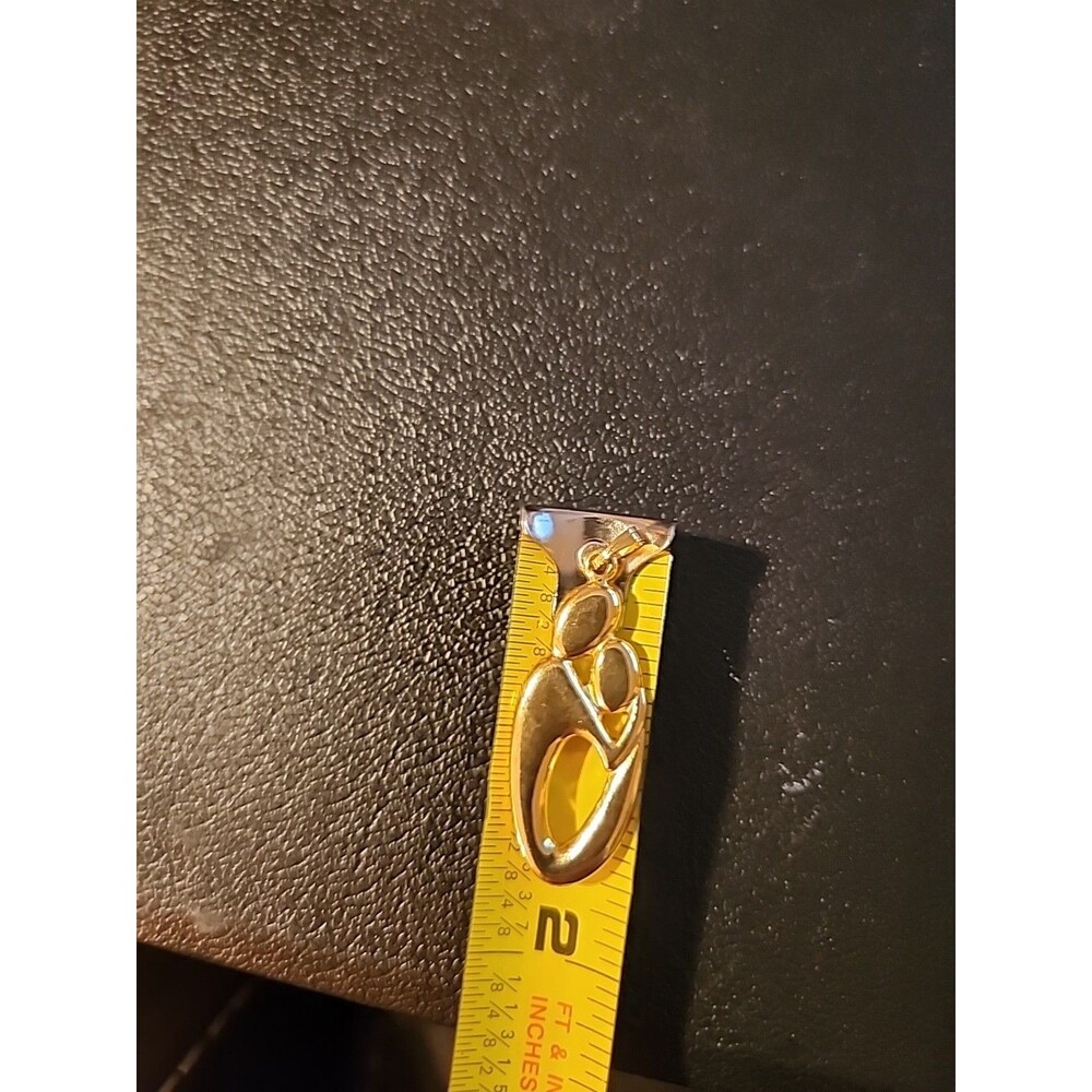 Gold Tone Mother's And Child Pendant/Charm - Picture 3 of 3